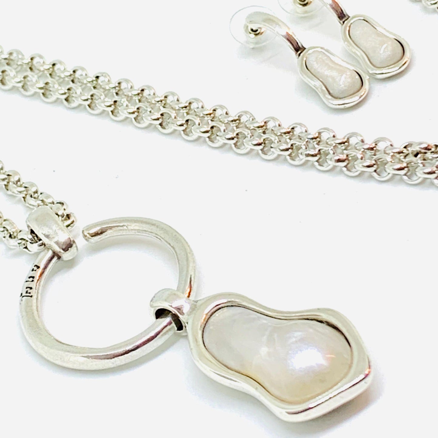 Tra-La-Rá Silver & White Set