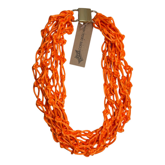 Bold Regina Net Necklace